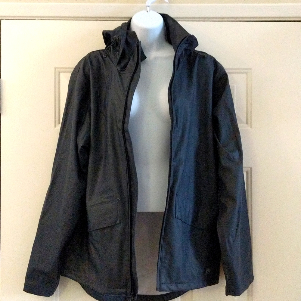 ❌SOLD❌Helly Hansen men's rain jacket with hood navy blue